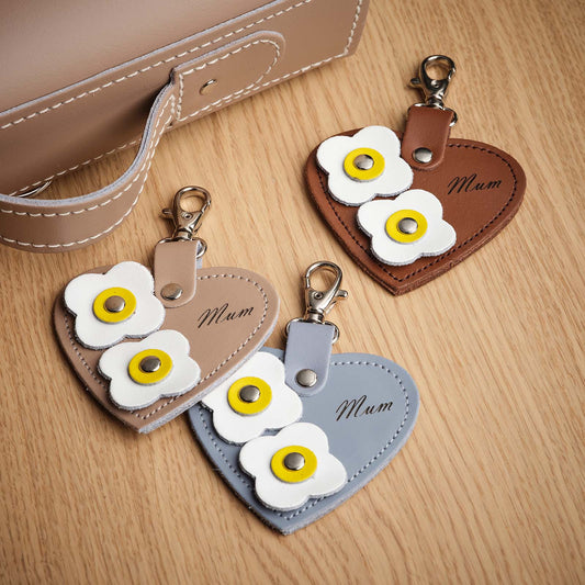 Love heart bag charm - with 'Mum' engraving and flower appliques - Lilac Grey – product image 2 of 2