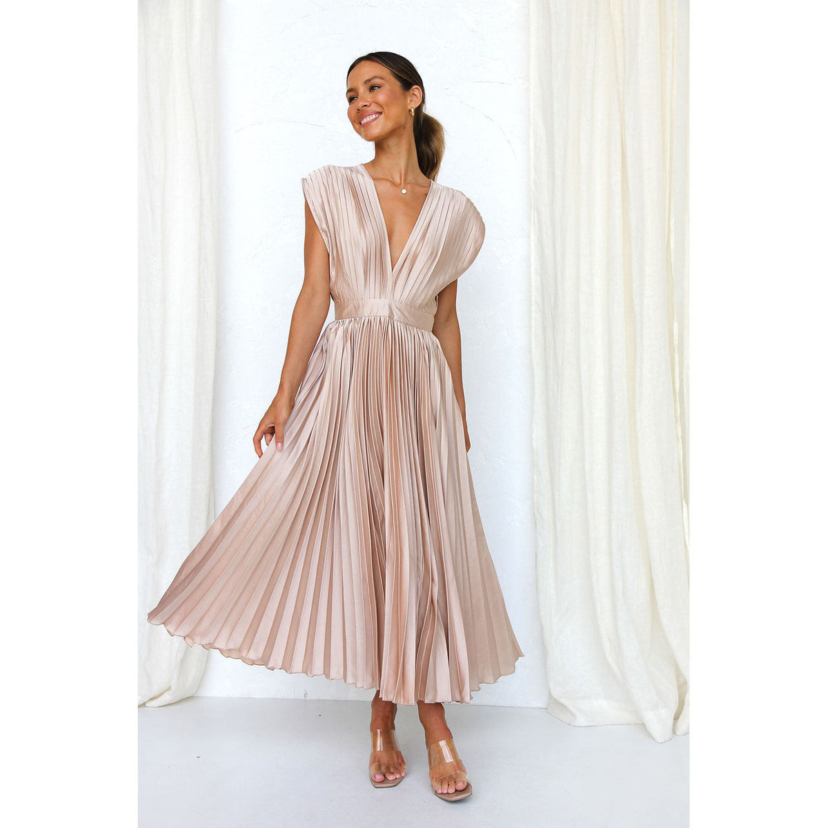 Women's Sleeveless V-Neck Pleated Dress – product image 3