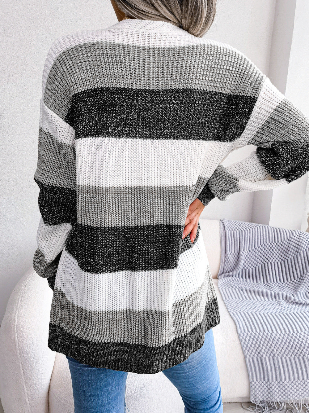 Women's Plaid Lantern-Sleeve Cardigan – product image 5