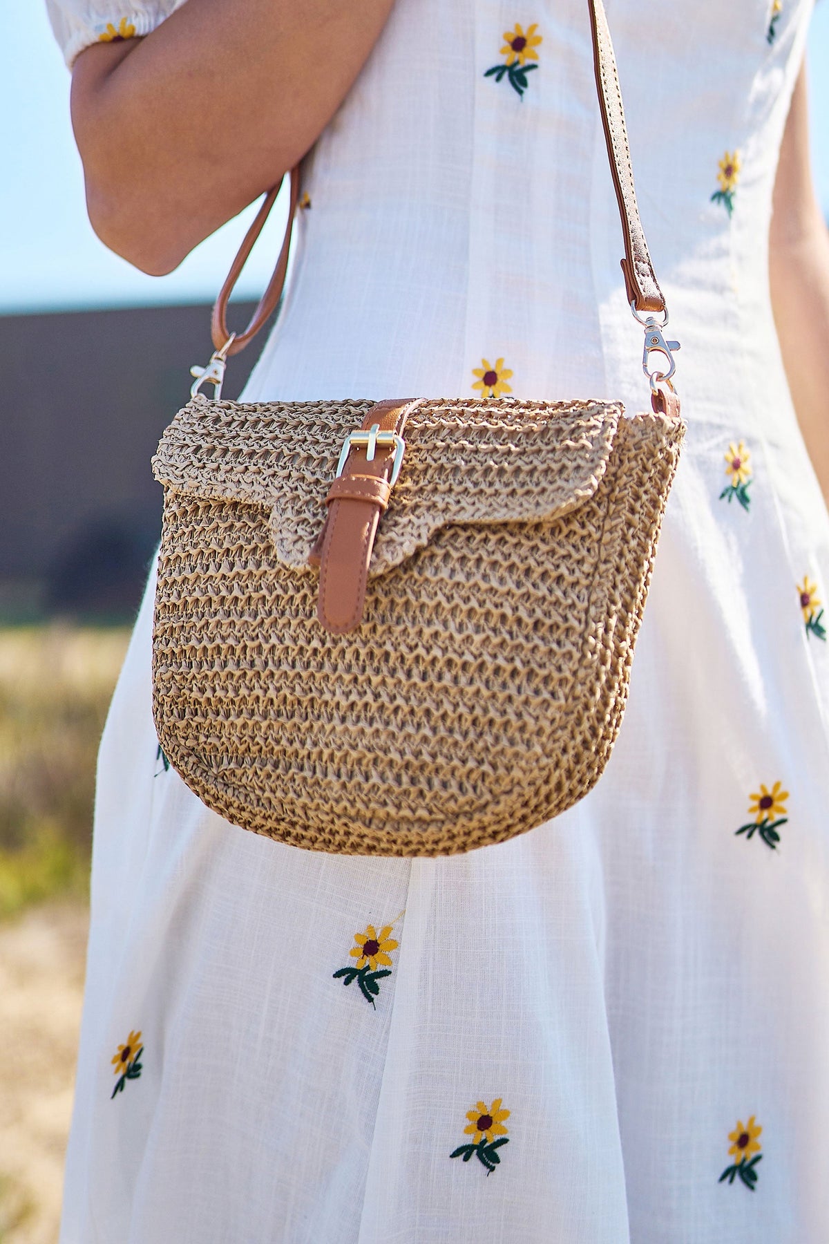 Yumi Brown Woven Rattan Handbag With Buckle – product image 4 of 9