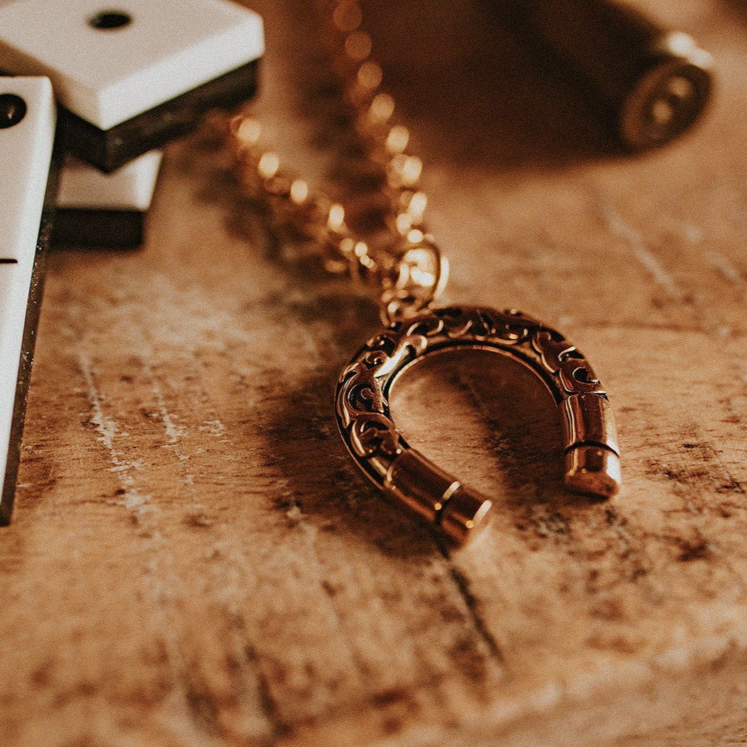 Gold Lucky Horseshoe Necklace – product image 3