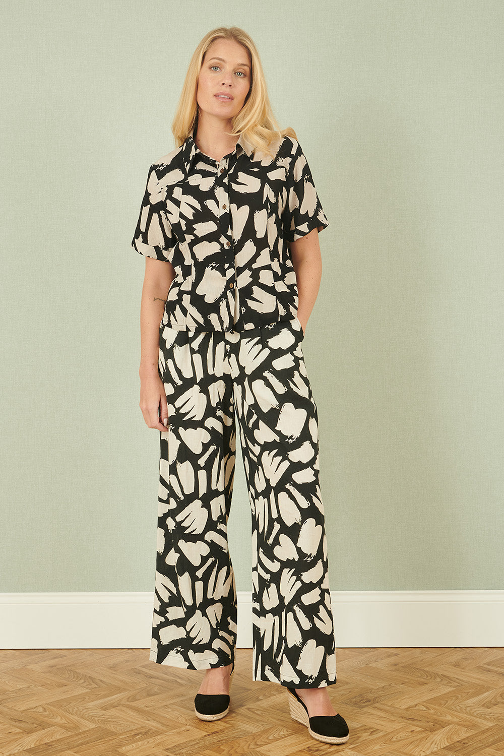 Yumi Black Cotton Splash Print Relaxed Fit Shirt – product image 4 of 4