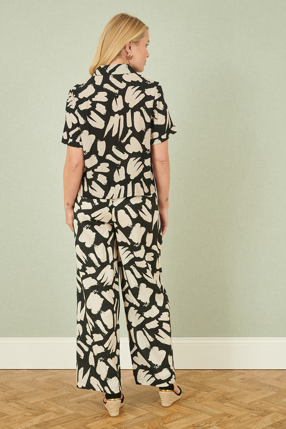Yumi Black Cotton Splash Print Relaxed Fit Shirt – product image 3 of 4