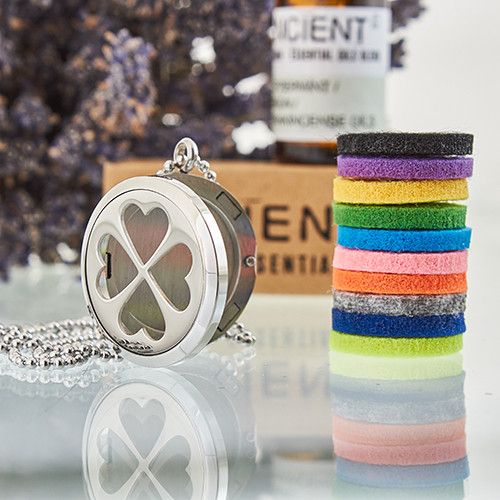 Aromatherapy Diffuser Necklace - Four Leaf Clover 30mm – product image 1 of 5