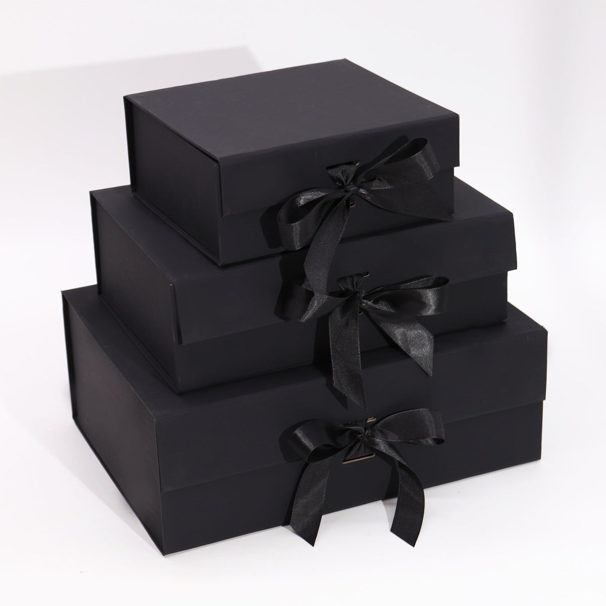 Flat Pack Gift Box - Large (28.2 × 20.2 × 9.2 cm) - Black – product image 2 of 6