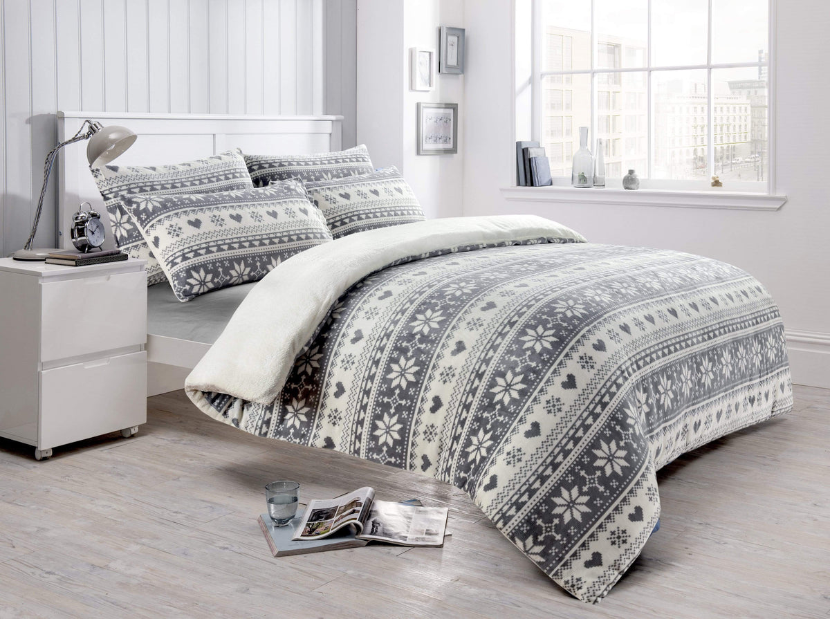 OLIVIA ROCCO Nordic Fair Isle Reversible Teddy Fleece Duvet Set With Pillowcases – product image 1 of 3