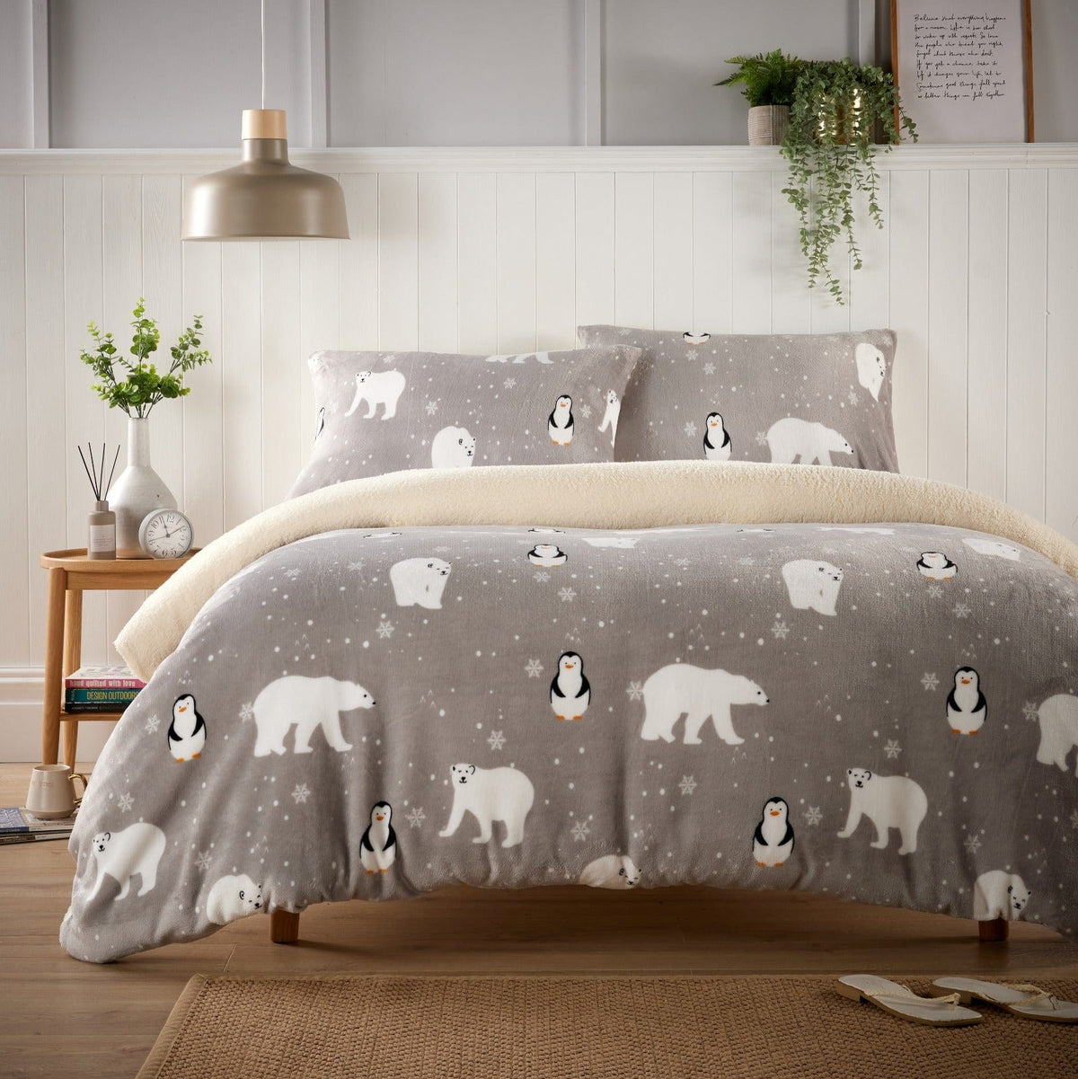 OLIVIA ROCCO Polar Bear And Penguin Teddy Fleece Duvet Set With Reversible Sherpa Fur – product image 1 of 3
